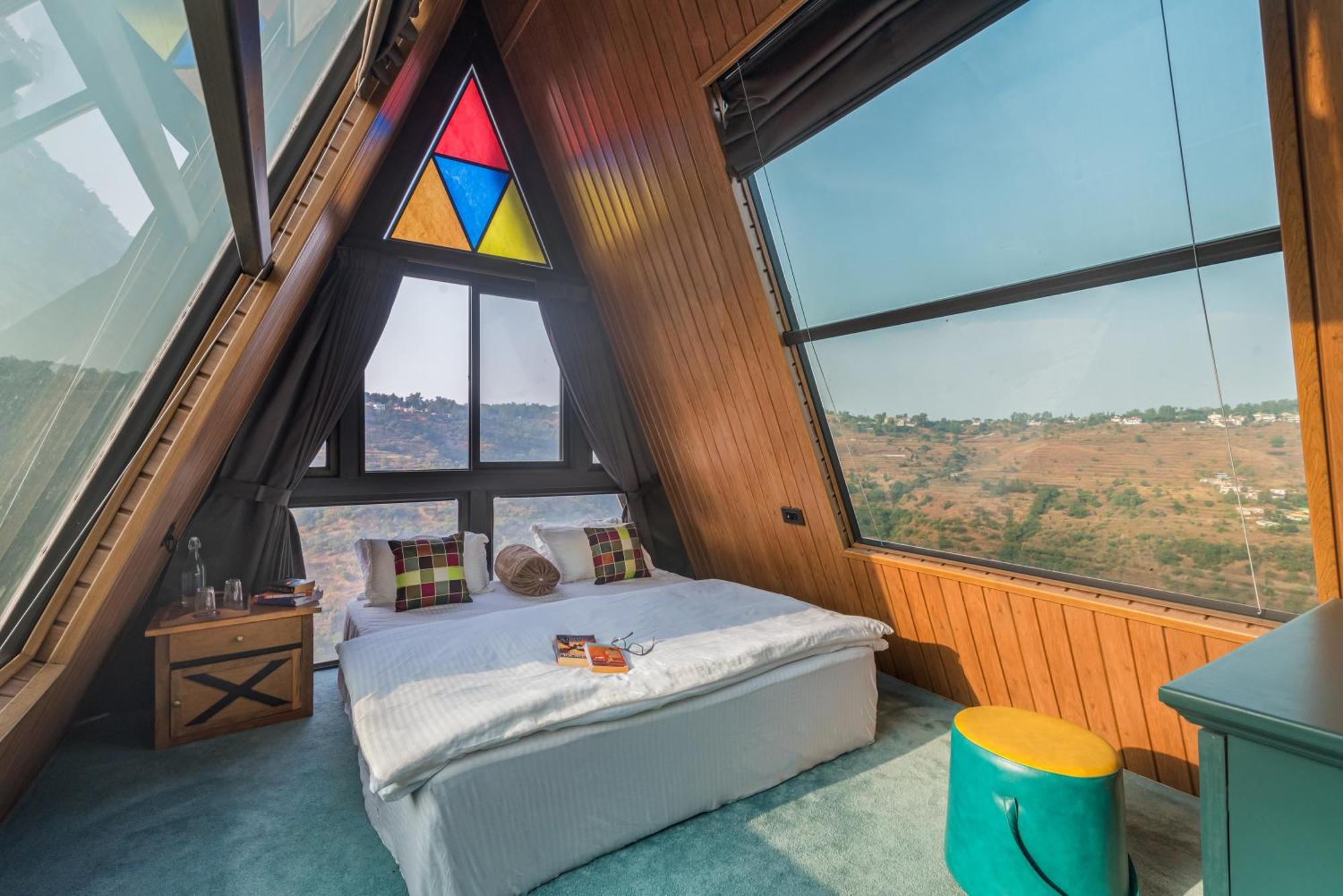 Saffronstays A Vantage, Panchgani - A Pyramid Shaped Unique Luxury Villa With Infinity Valley Views Exterior photo