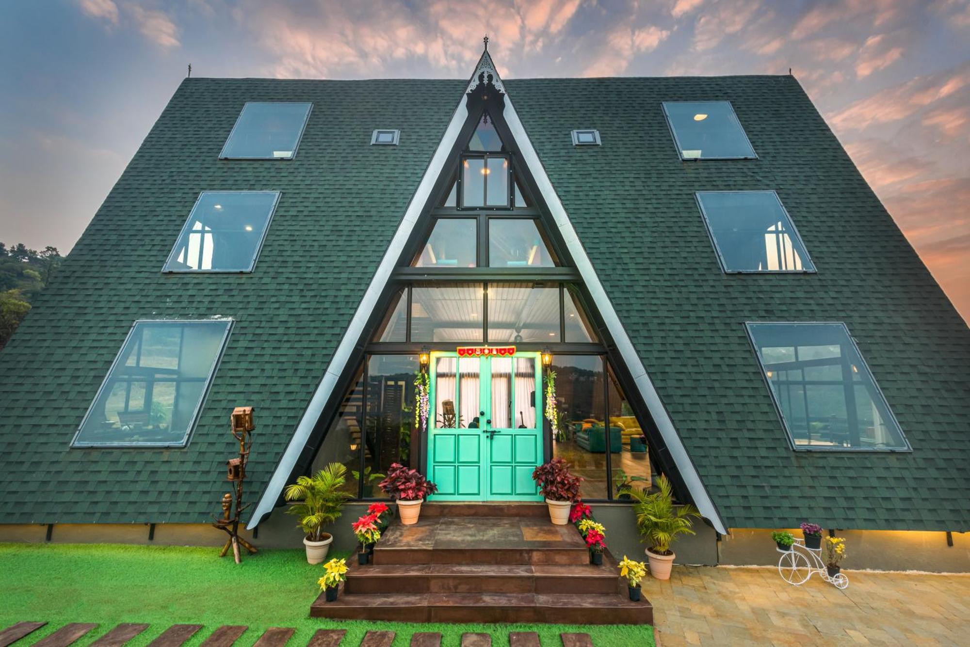 Saffronstays A Vantage, Panchgani - A Pyramid Shaped Unique Luxury Villa With Infinity Valley Views Exterior photo