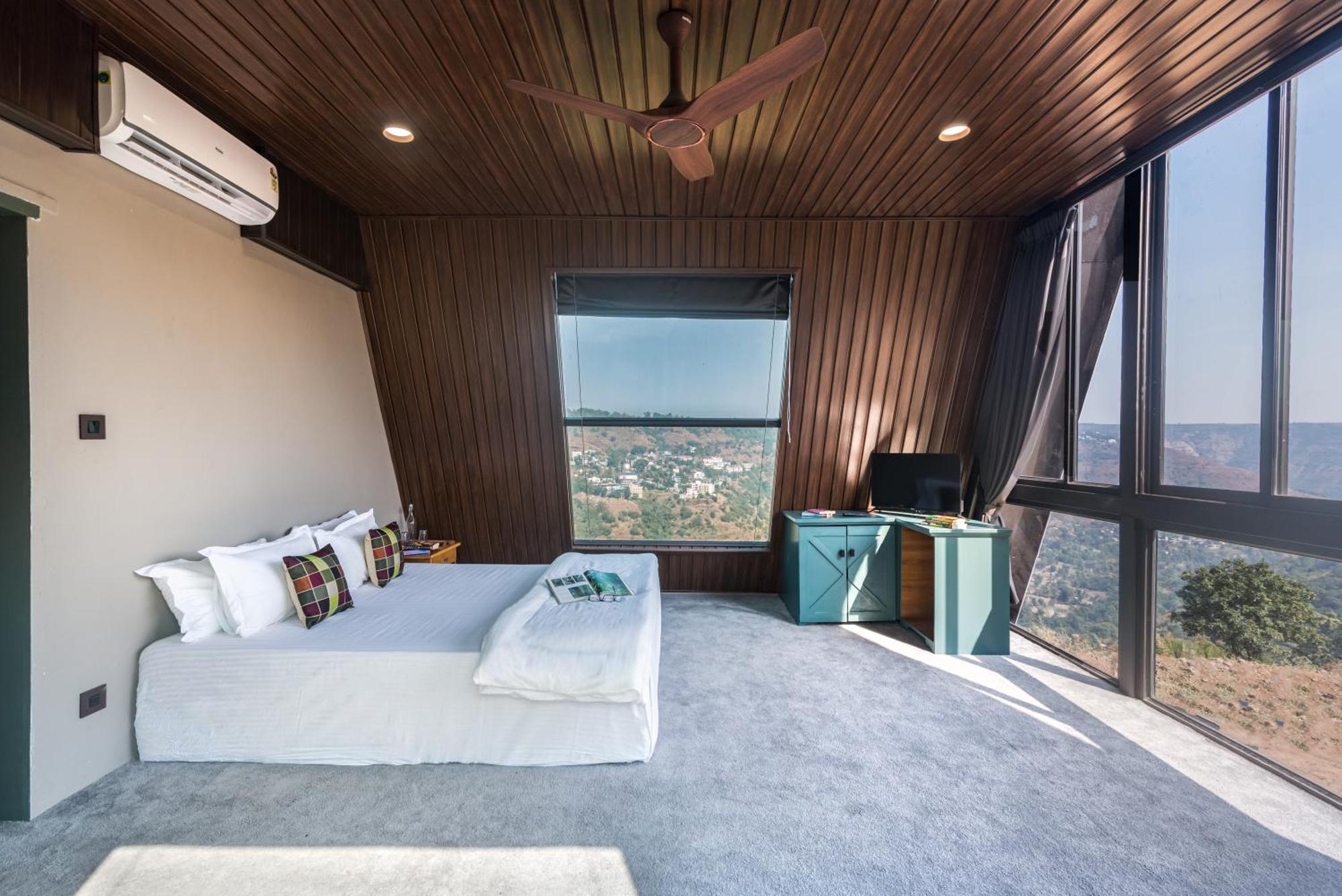 Saffronstays A Vantage, Panchgani - A Pyramid Shaped Unique Luxury Villa With Infinity Valley Views Exterior photo
