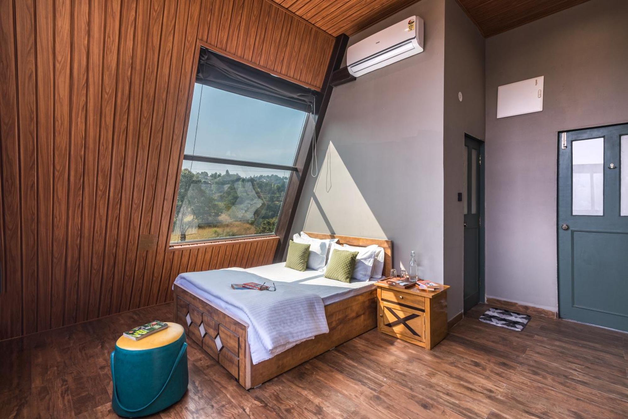 Saffronstays A Vantage, Panchgani - A Pyramid Shaped Unique Luxury Villa With Infinity Valley Views Exterior photo