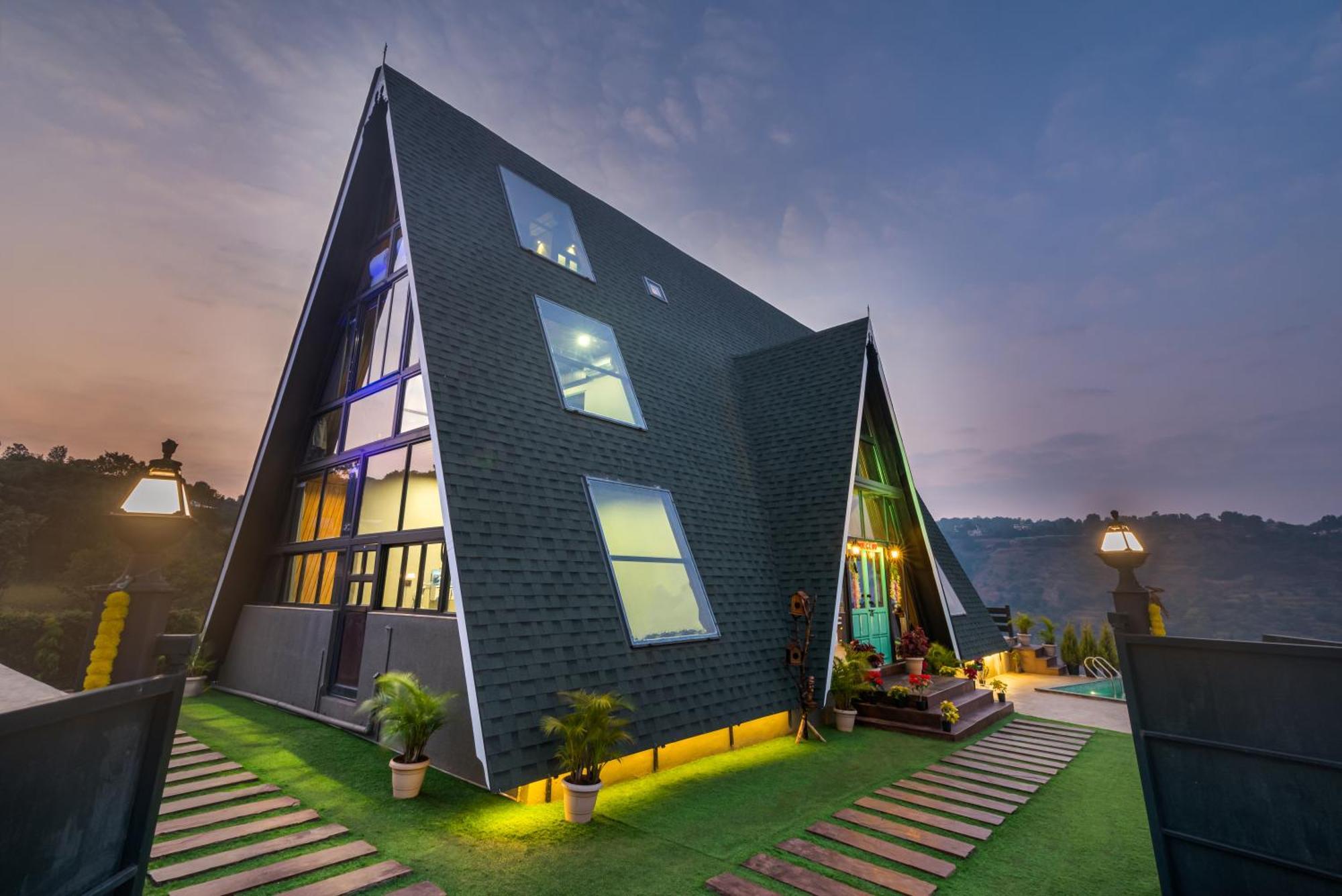 Saffronstays A Vantage, Panchgani - A Pyramid Shaped Unique Luxury Villa With Infinity Valley Views Exterior photo